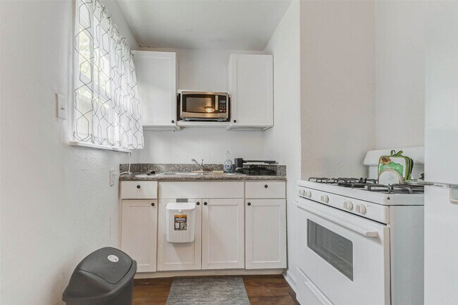 Building Photo - 2917 Ashley St