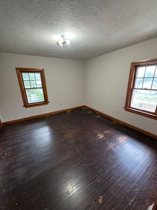Building Photo - 3008 Hoagland Ave
