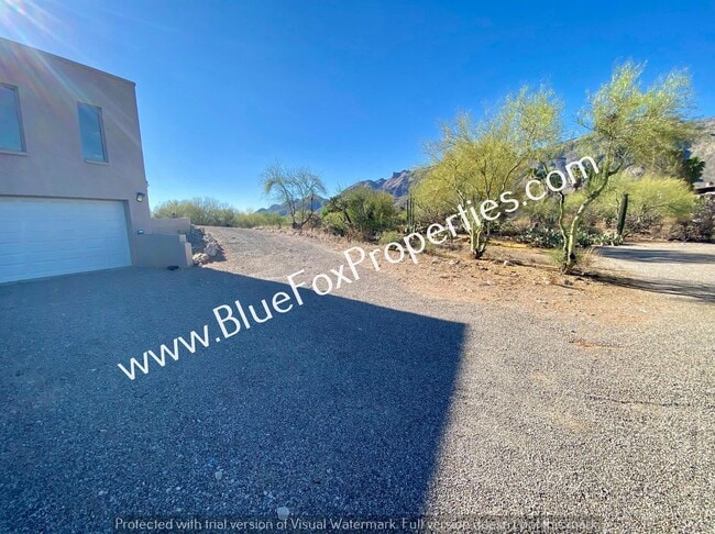 Building Photo - 4740 E Camino la Brinca