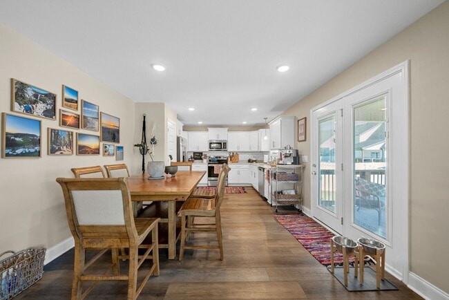 Building Photo - Modern Home in The Quarry Subdivision!