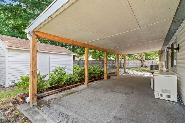 Building Photo - 904 Scarlet Oak Ct N