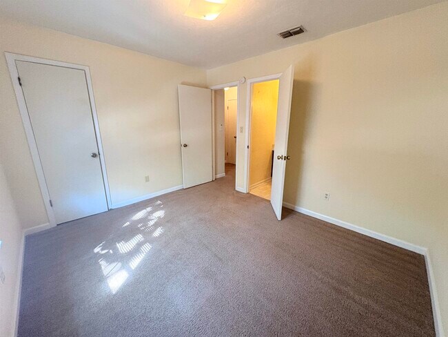 Building Photo - 1858 Sylvan Ct
