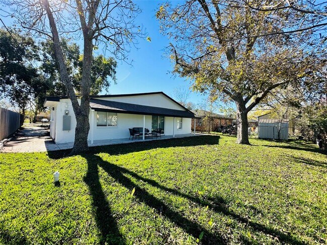 Building Photo - 3605 Barberry Dr
