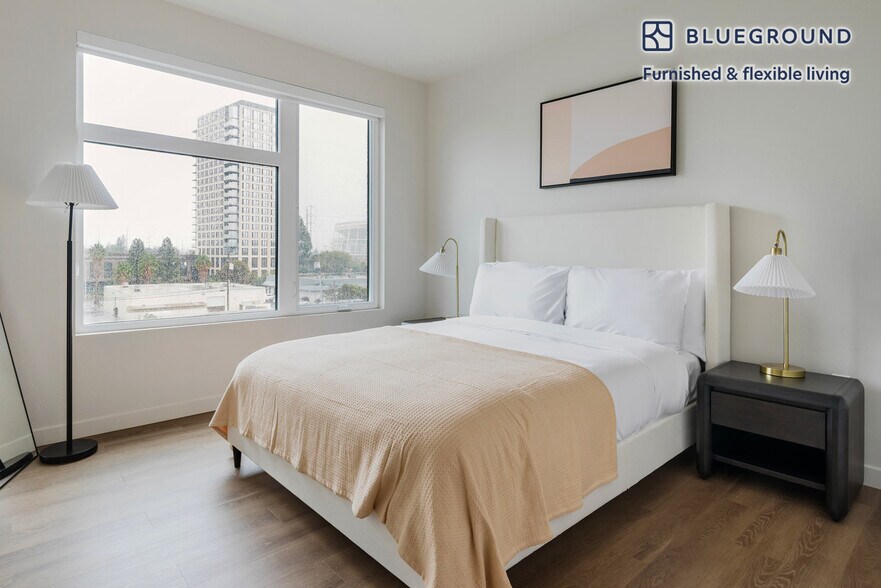 Building Photo - 2333 Calle Del Mundo