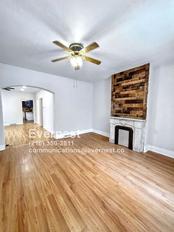 Building Photo - 1858 W 45th St