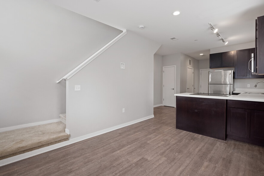 Building Photo - 600 Douglas St NW