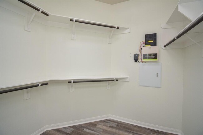 Building Photo - 22211 Weller Oaks Dr