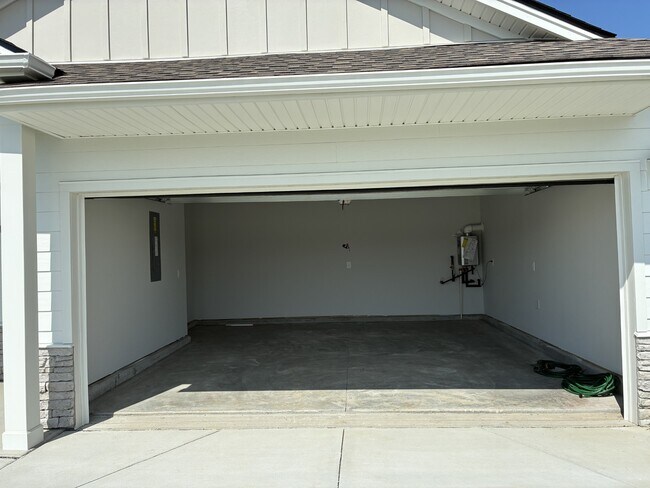 Building Photo - 6619 Japonica Ln