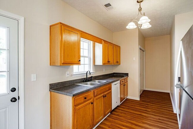 Building Photo - 507 Dove Way