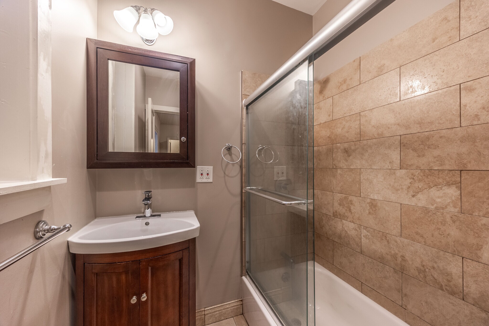 Building Photo - 1432 W Jonquil Ter