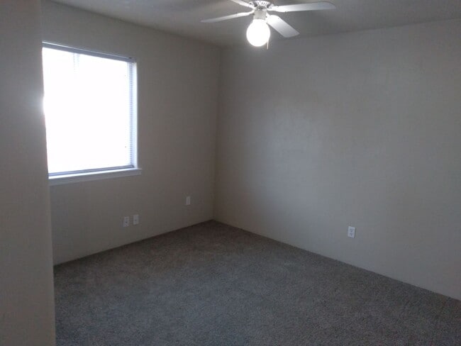 Building Photo - Three Bedroom Home on a Cul-de-sac, Landscaping Provided!