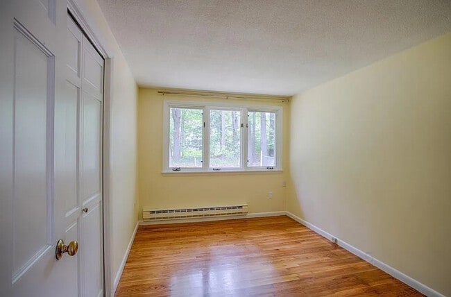 Building Photo - 15 Newbury Rd