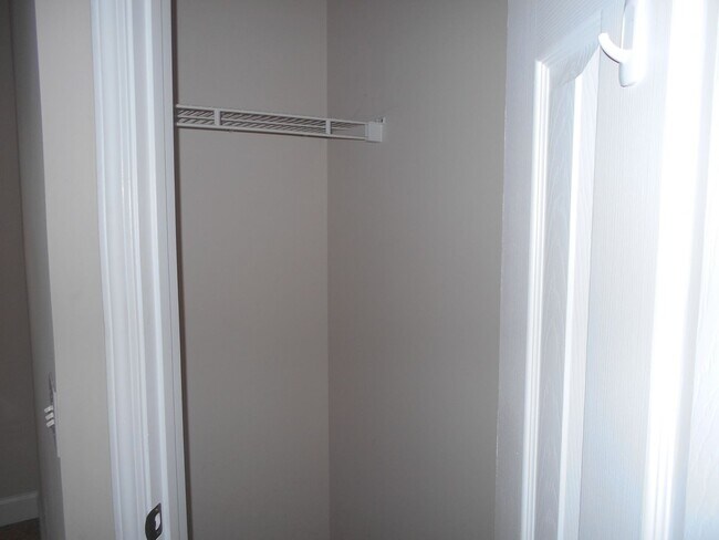 Building Photo - 3 bedroom, 2 bath condo in The Fountains