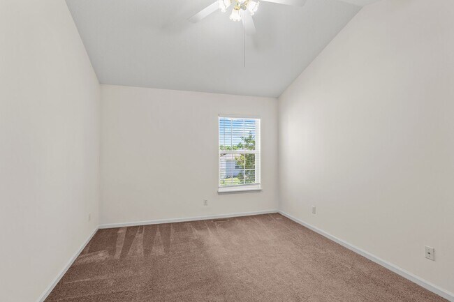 Building Photo - 2416-2418 Northampton Dr.