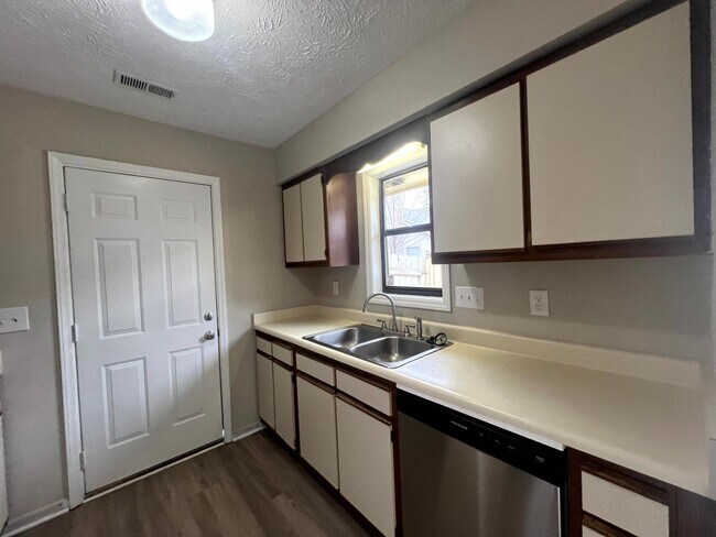 Building Photo - 544 Auburndale Ln