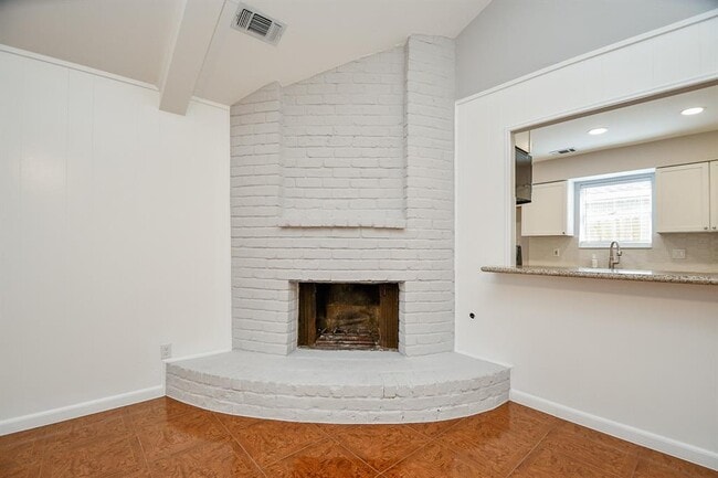 Building Photo - 12314 Plumpoint Dr