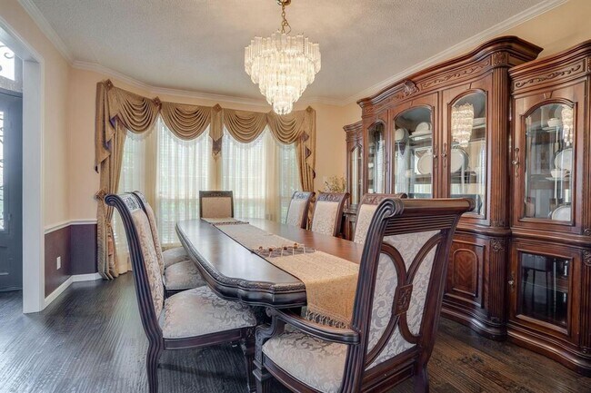 Building Photo - 2613 Brookside Dr