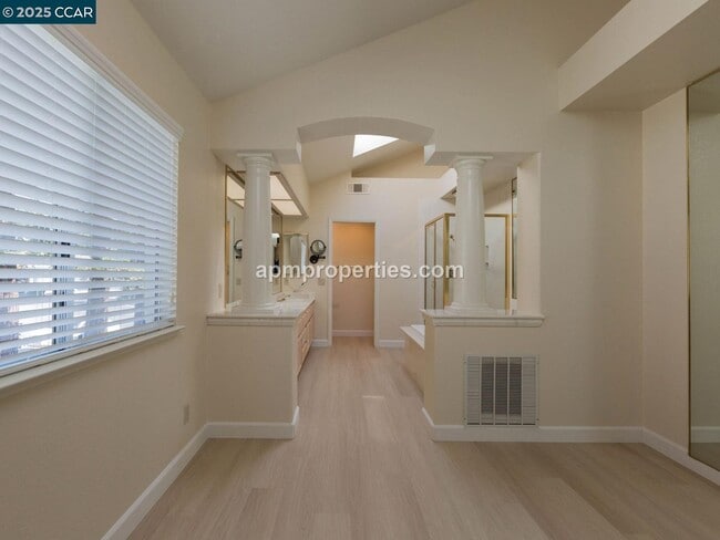 Building Photo - 4112 Creekpoint Ct