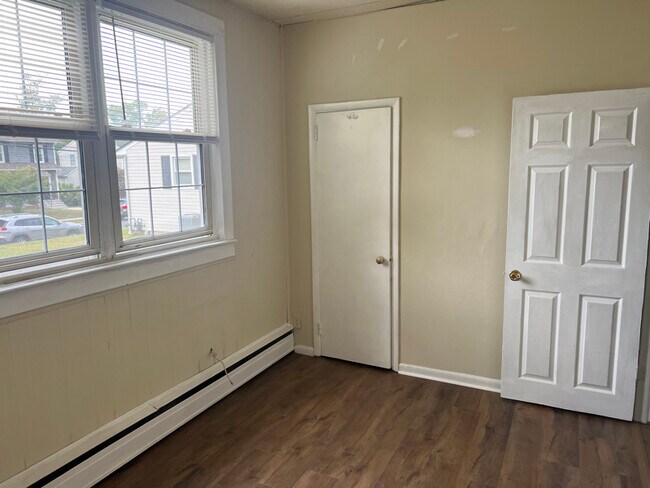Building Photo - 206 Cedarcroft Ave