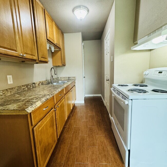 Building Photo - 2451 Clayborn