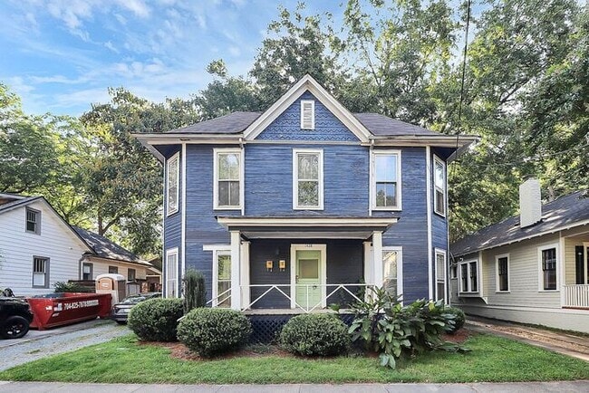 Primary Photo - Charming 2nd Floor 2BD/1BA Unit on Pecan Ave!