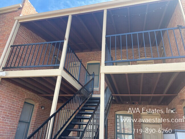 Building Photo - 407 W 11th St