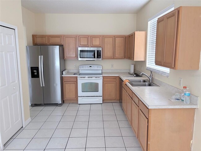 Building Photo - 456 Calabay Parc Blvd