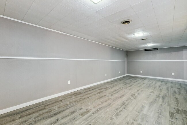 Building Photo - 3707 E Funston St