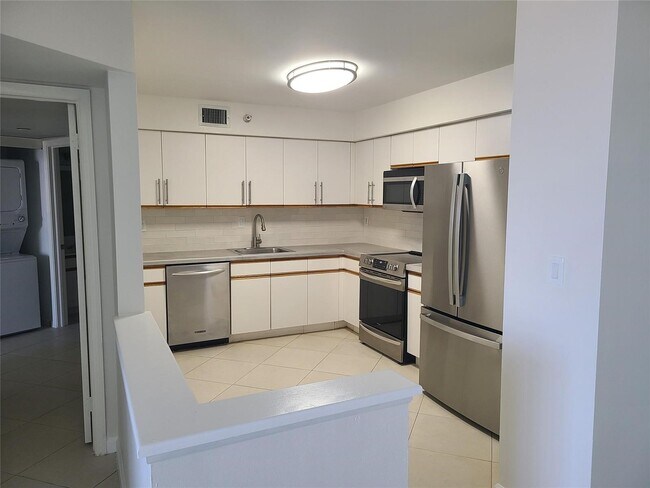 Building Photo - 3530 Mystic Pointe Dr