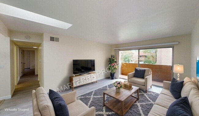 Primary Photo - Beautiful 3 Bed/2 Bath Home in