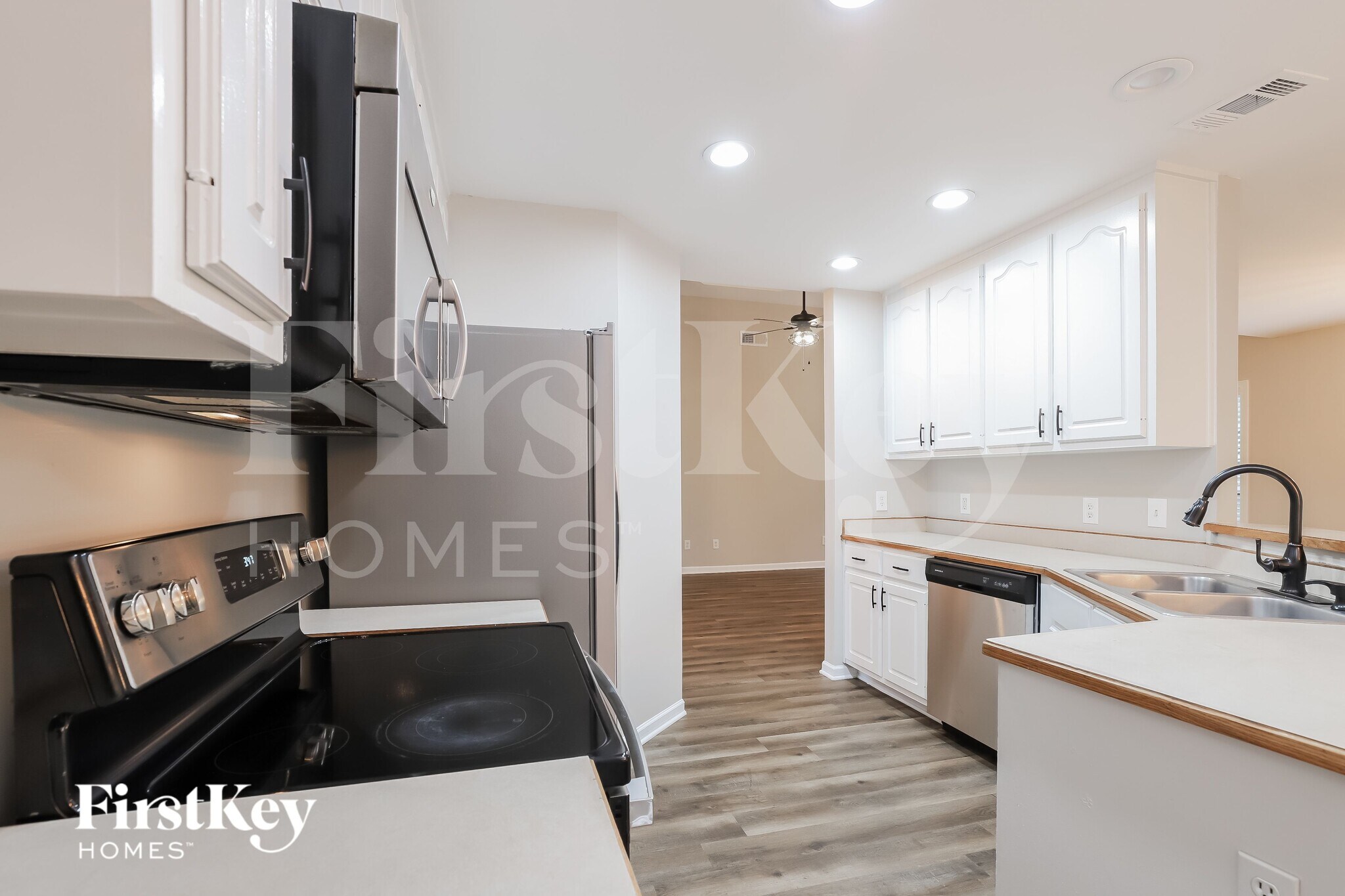 Building Photo - 660 Rosebud Ln