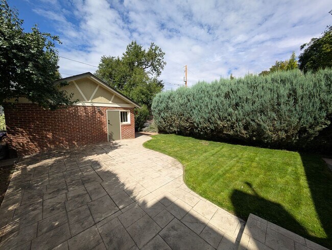 Building Photo - Beautiful 3 Bedroom House right across from City Park