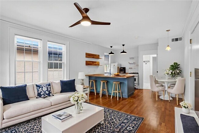 Building Photo - 824 Greenwood Ave NE