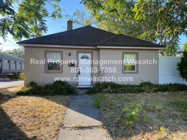 Building Photo - Come See This 4 Bedroom 1.5 bathroom single family home!!