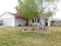 Building Photo - Quiet Living in Fruita