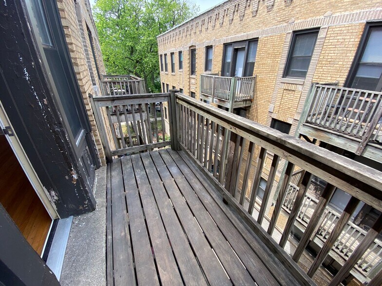 Building Photo - 4817 N Christiana Ave
