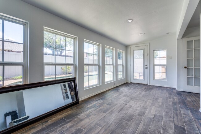 Building Photo - 105 Douglas Dr