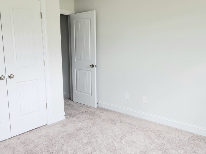 Building Photo - 805 Gemini Ct