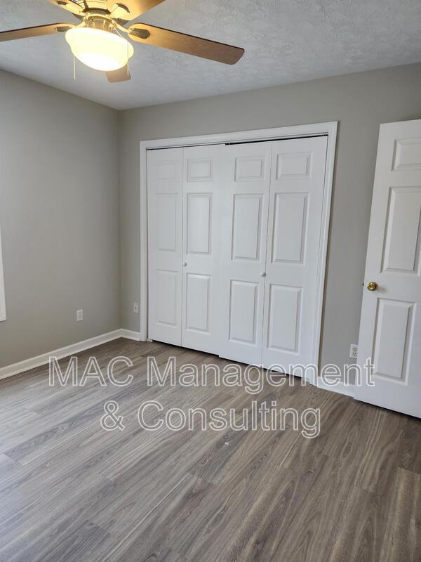 Building Photo - 143 W Gate Dr