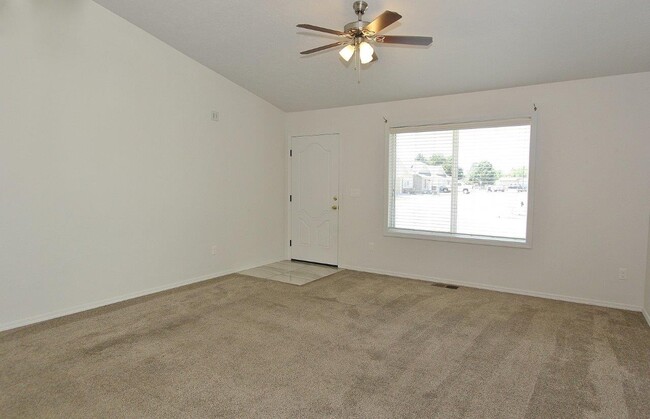 Building Photo - 454 Old Maple Dr