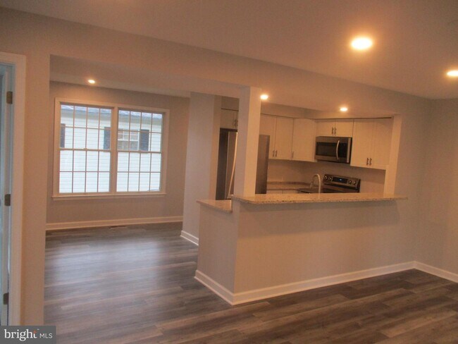 Building Photo - 114 La Grange Ave