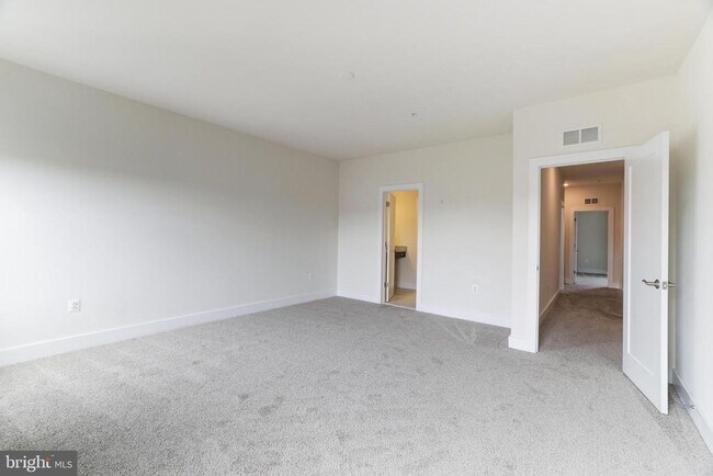 Building Photo - 44750 Tiverton Sq
