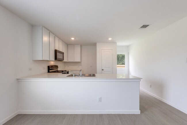 Building Photo - 1301 Salton Ln