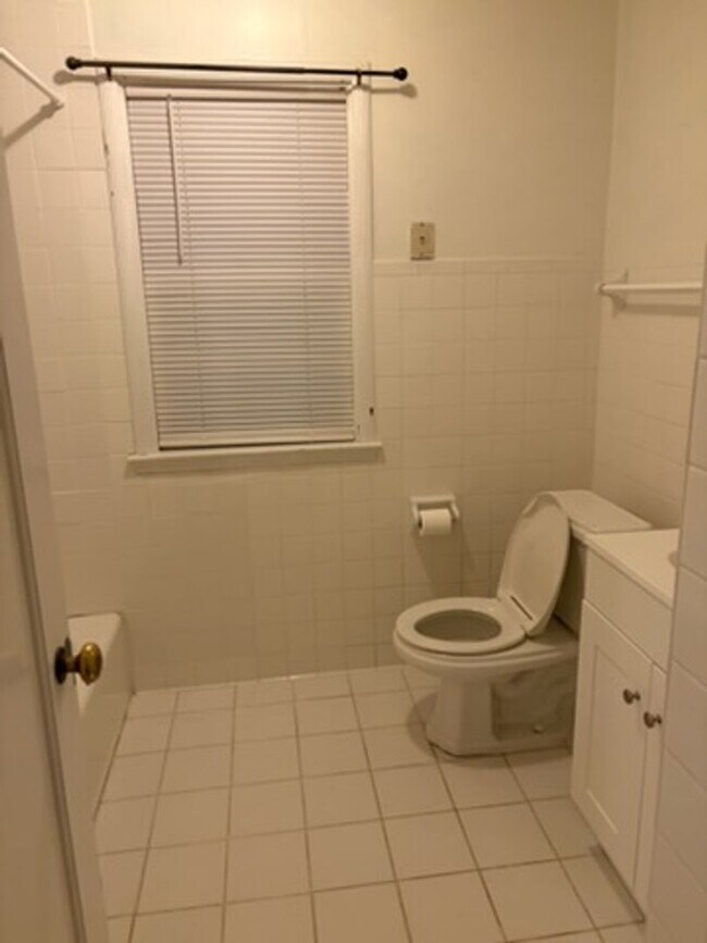 Building Photo - 8100 - 547/549 COURT AVE. (WESTON)