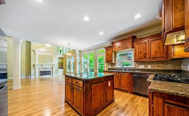 Building Photo - 732 Glass St NW