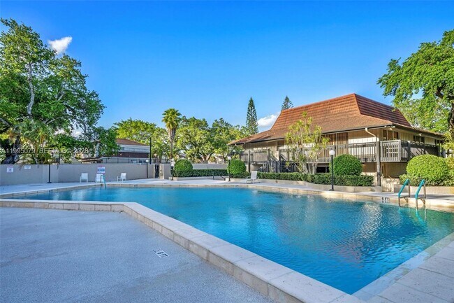 Building Photo - 605 Ives Dairy Rd