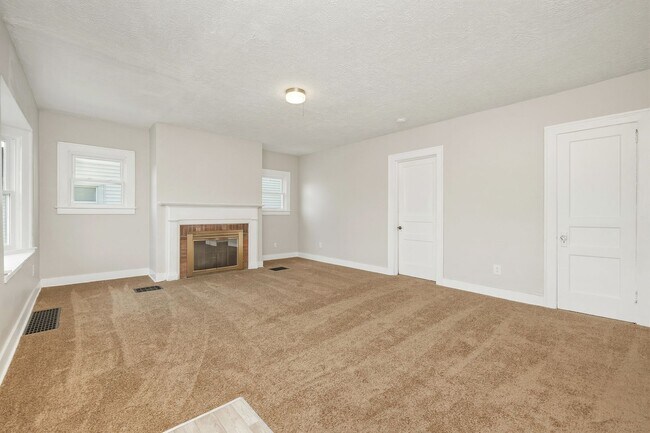 Building Photo - Three bedroom, one bathroom single in Springfield!