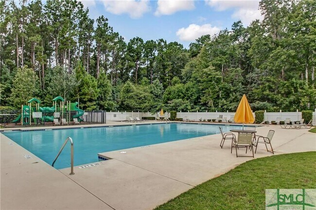 Building Photo - 3 bedroom, 2.5 bathroom home in the desira...