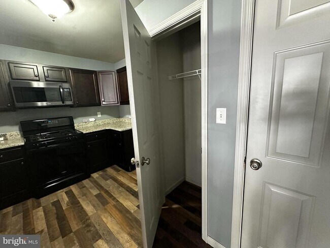 Building Photo - 3073 Goshen Dr