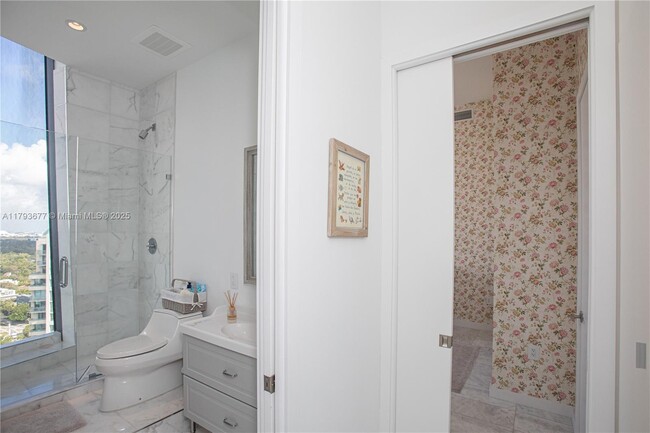 Building Photo - 2821 S Bayshore Dr
